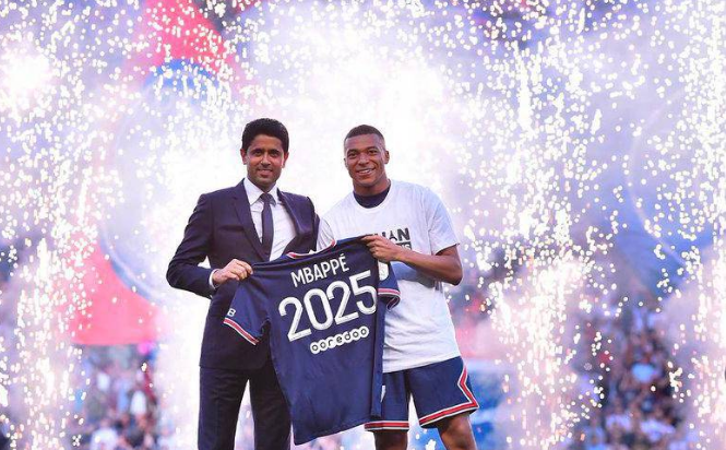 Delantero Kylian Mbappé se queda en el París Saint-Germain hasta 2025