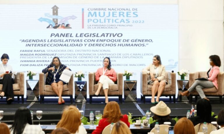 JCE concluye cumbre de mujeres con manifiesto del compromiso con la democracia política paritaria