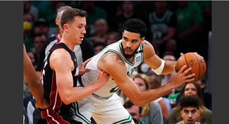 Celtics igualan la serie con un Jayson Tatum avasallante