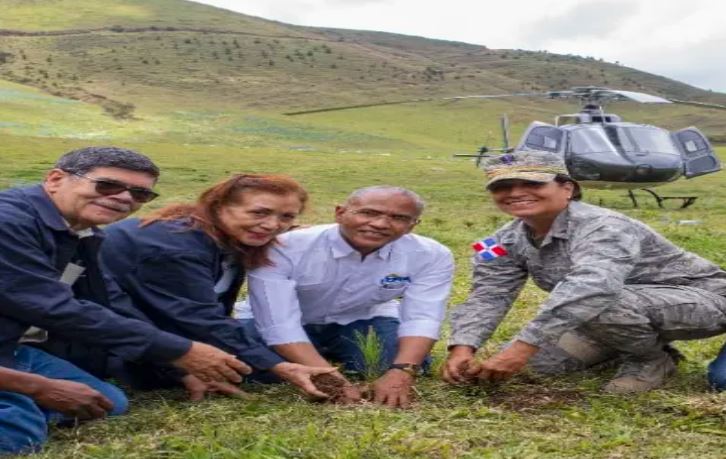 Medio Ambiente siembra diez mil árboles en Neiba