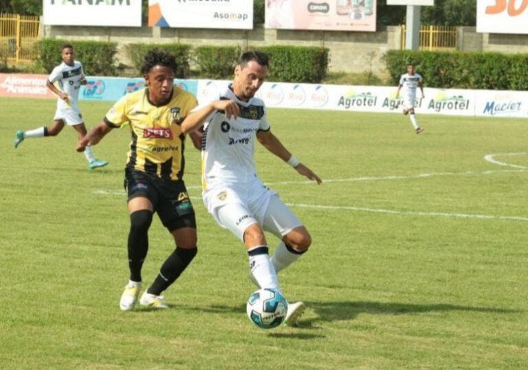 El Club Atlético Pantoja derrota a domicilio a Moca FC