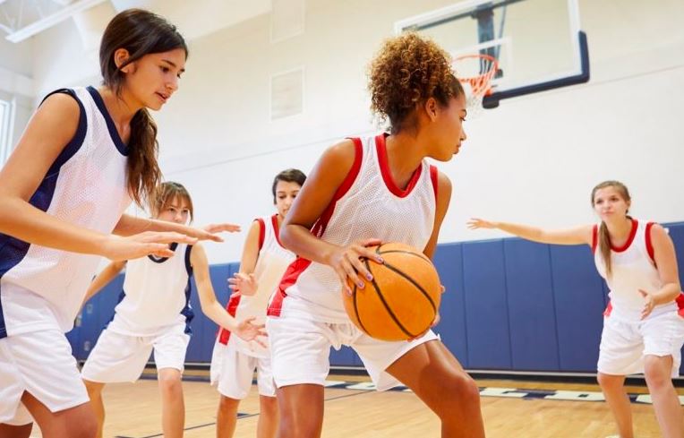 La mitad de las jóvenes abandona práctica de deportes por periodo menstrual, según informe