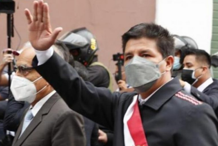 Fiscalía de Perú abre investigación por denuncia de «plagio» en tesis del presidente Castillo
