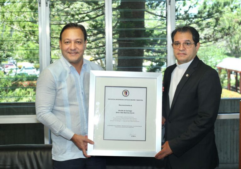 PUCAMAIMA reconoce al alcalde Abel Martínez por puesta en servicio túnel cultural y peatonal que da acceso a ese centro