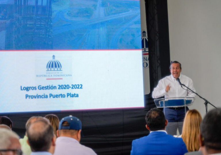 Jorge Mera escucha sectores de Puerto Plata e informa proyectos y obras ejecuta Gobierno