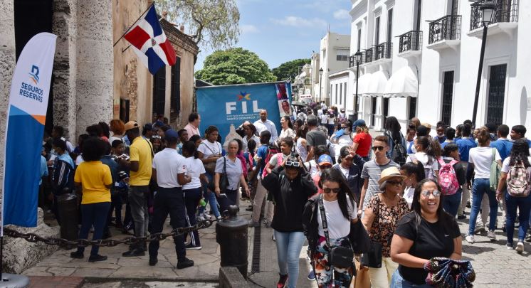 La Feria del Libro 2022 vendió bien, a pesar de las lluvias y los retrasos