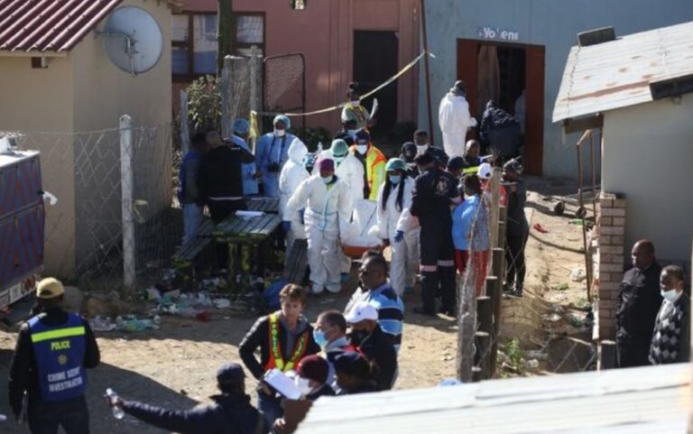 Misteriosa muerte de al menos 21 jóvenes en un bar nocturno en Sudáfrica
