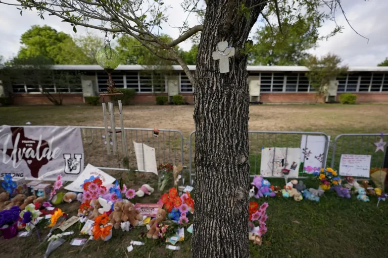 Gobierno de Joe Biden envía 1,5 millones de dólares a las escuelas de Uvalde tras el tiroteo