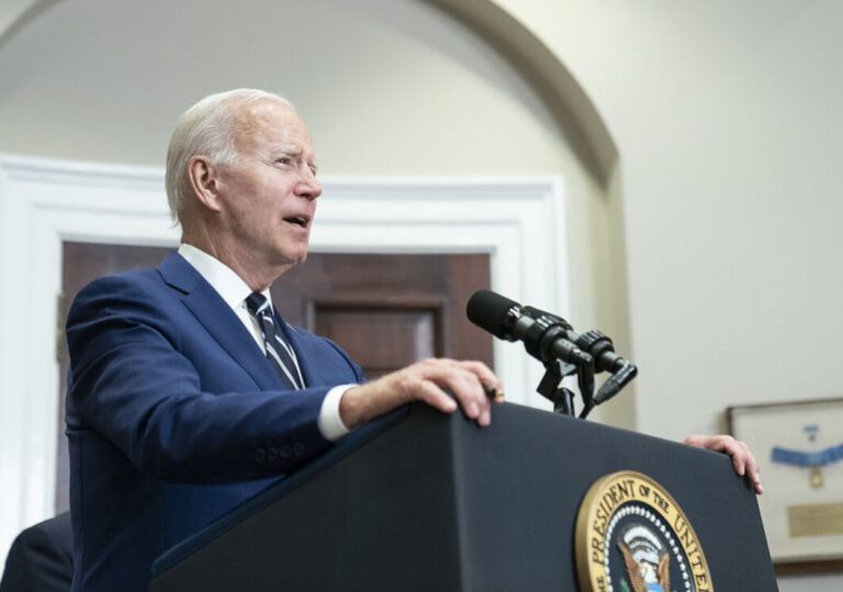Joe Biden propone suspender impuesto sobre la gasolina por tres meses en EEUU