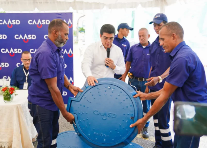 CAASD cambiará tapas de hierro por fibra de vidrio en los registros sanitarios