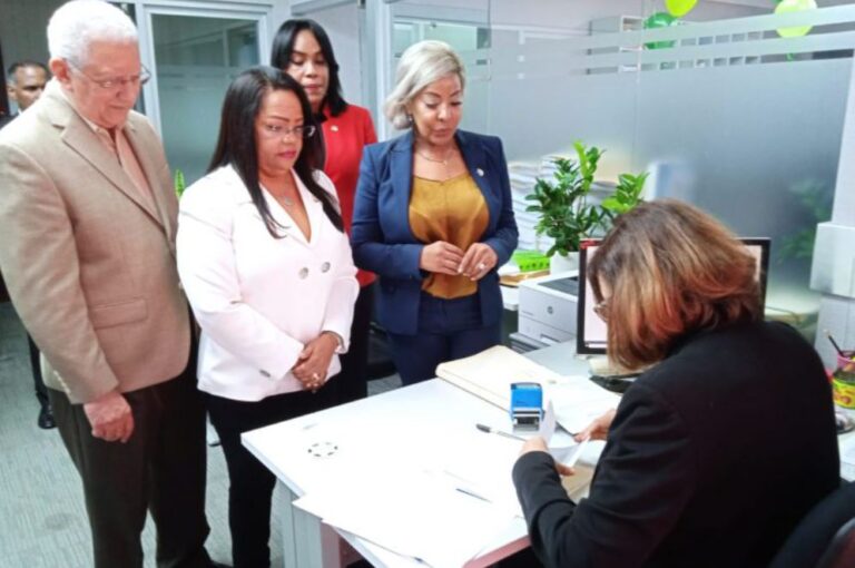 Diputados en el Exterior depositan proyecto que crea fondo de auxilio para diáspora dominicana