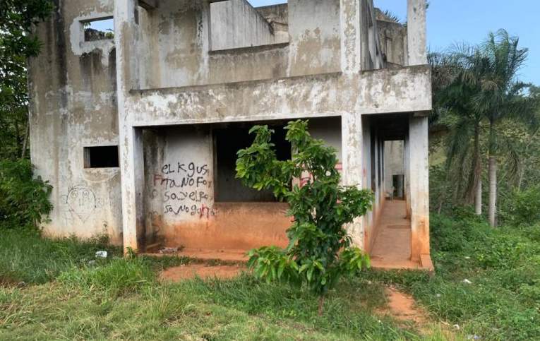 Policía desmantela punto de droga en casa abandonada en Bonao