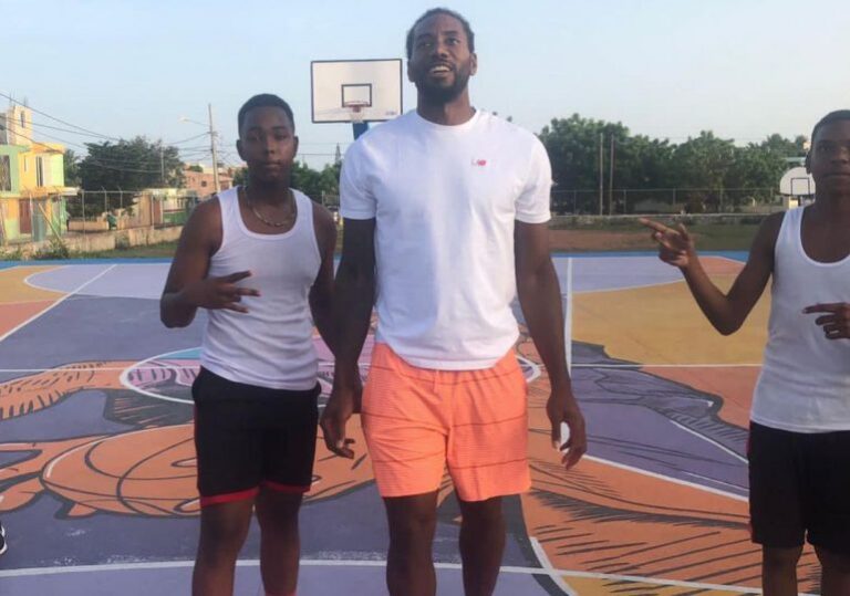 Estrella de la NBA Kawhi Leonard se encuentra en RD