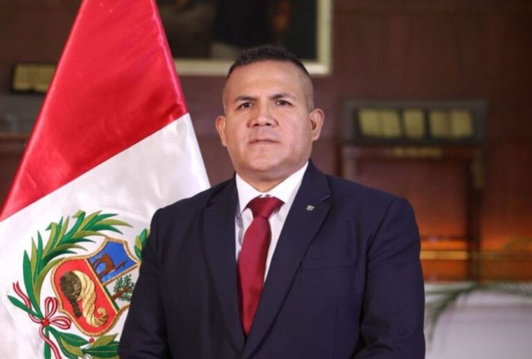 Ministro de Agricultura de Perú renuncia tras revelarse que pasó prisión