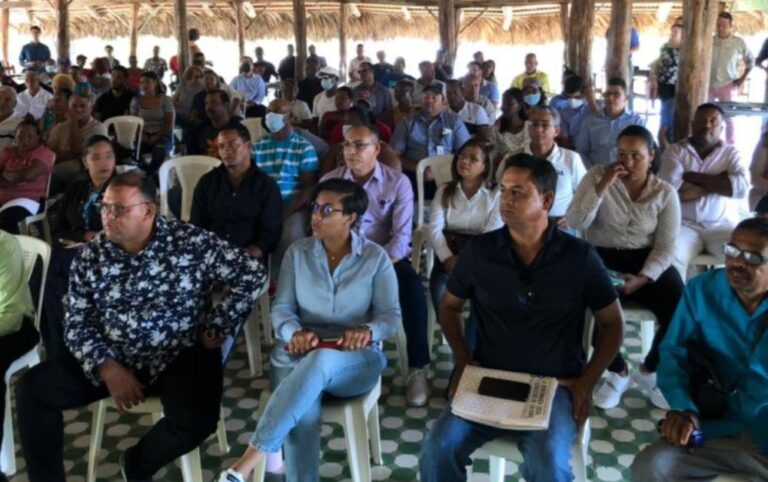 Población de Manzanillo rechaza proyecto de artillero en espacio de playa pública