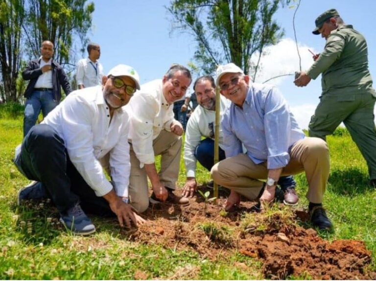 Ministerio de Medio Ambiente por disposición de la presidencia, inicia indemnización a agricultores de Valle Nuevo
