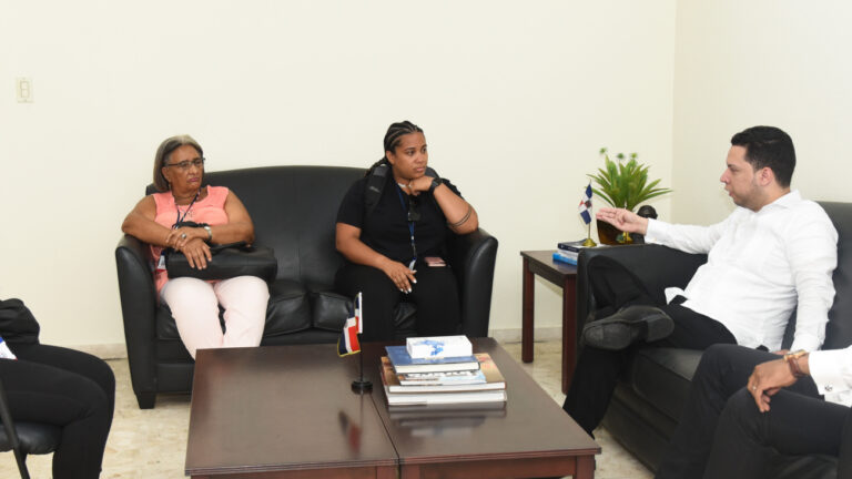 MIREX recibe familiares de chofer dominicano presuntamente secuestrado en Haití