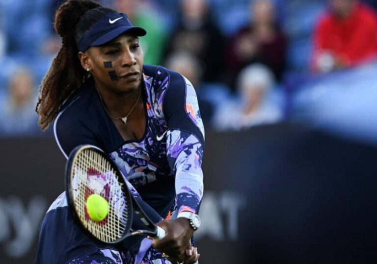 Serena Williams se mete en semifinales del torneo de dobles en Eastbourne