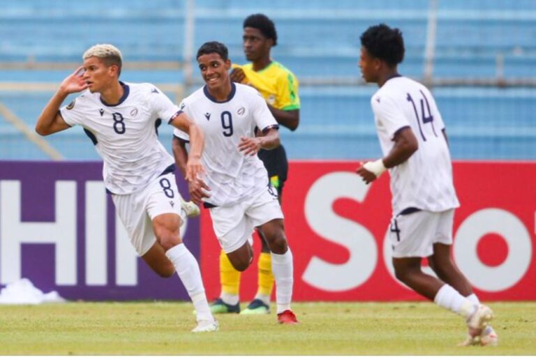 Abinader felicita Selección Dominicana de Fútbol