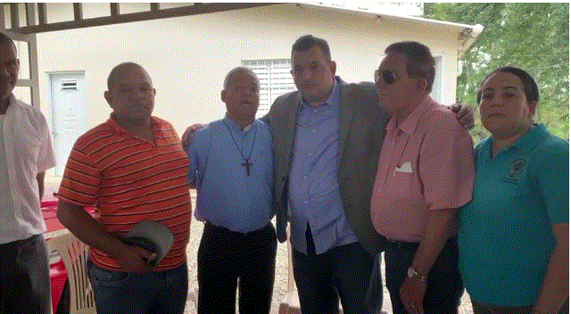 Padre Chelo se disculpa con comerciante que acusó de vender drogas