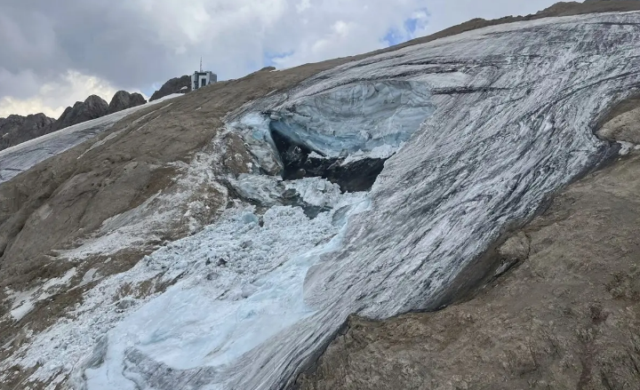 Los desaparecidos tras desprendimiento de glaciar en Italia aumentan a 20