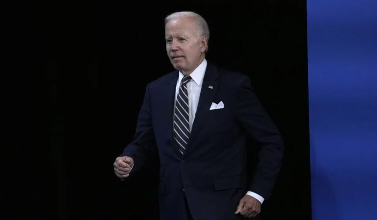 Presidente Biden mejora “significativamente” tras enfermar de COVID-19