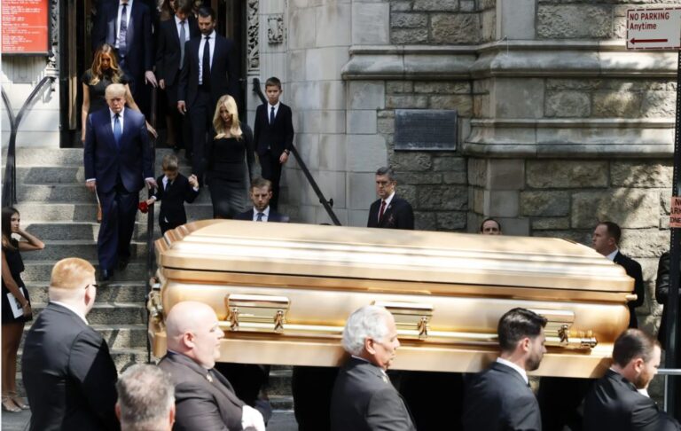 Familia Trump despide a Ivana en un funeral en Nueva York