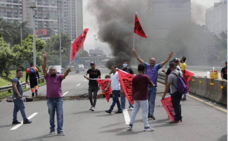 Protestas paralizan la capital tras fracaso de negociaciones en Panamá