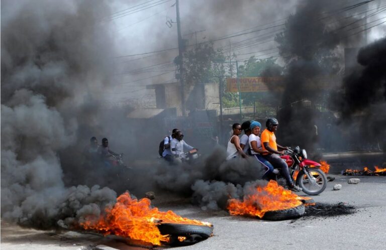 Haití: Hombres armados prenden fuego a una iglesia
