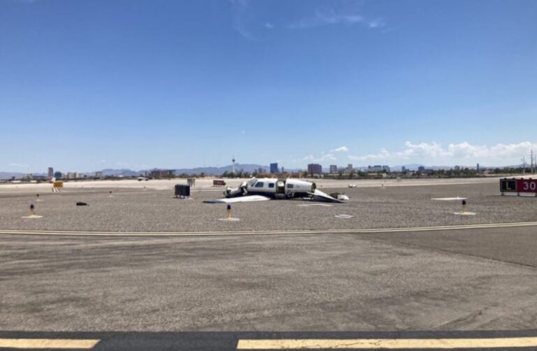 Autoridades informan choque entre aviones mata a cuatro personas en el aeropuerto de North Las Vegas, Nevada
