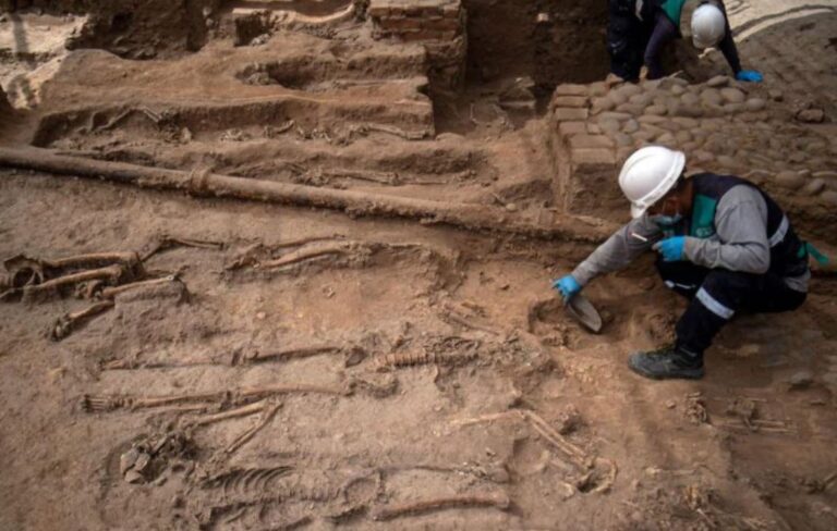 Encuentran cripta subterránea con 14 entierros en iglesia colonial de Perú