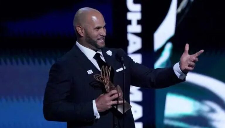 Dominicano Pujols ganó Premio Humanitario Muhammad Ali