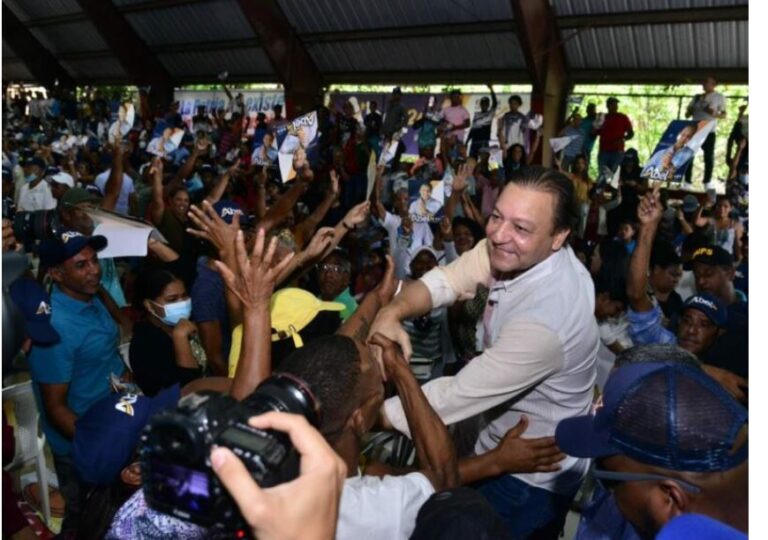 Abel Martínez juramenta miles de personas en su equipo de campaña