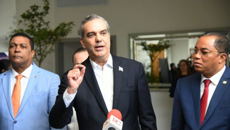 Gobierno detendrá nuevas alzas en tarifa eléctrica hasta que cambien las circunstancias económicas en el país