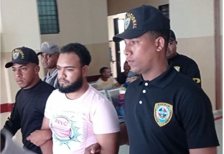 Dictan un año de prisión preventiva hombre acusado de matar pareja cabaña en Nagua