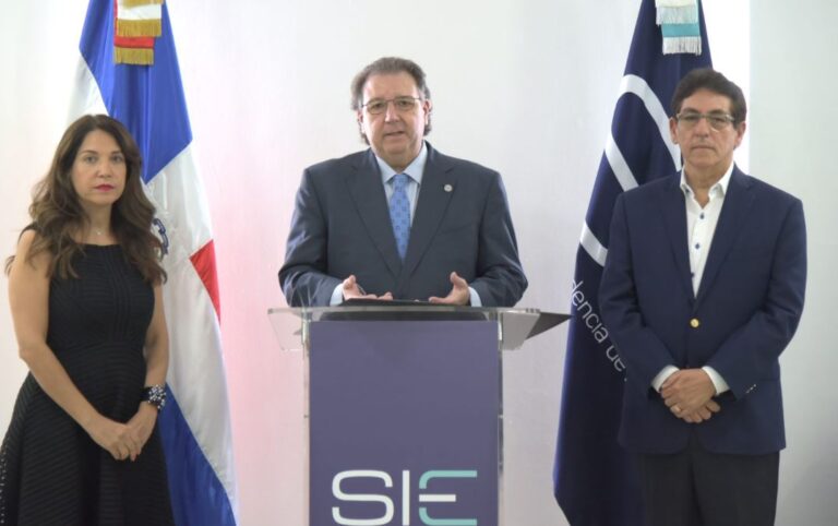 Superintendencia de Electricidad deja sin efecto ajuste salarial de 9.5%