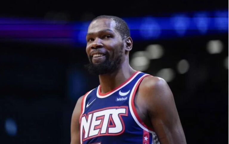 Durant pide a los Nets que eligan entre él o Marks y Nash