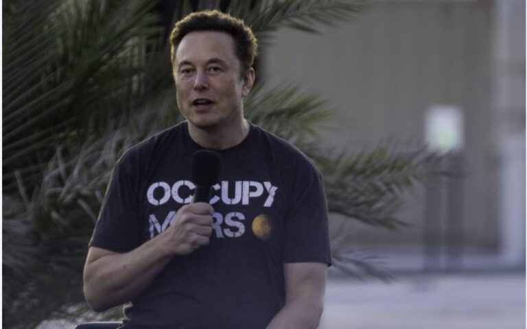 Elon Musk pide más bebés y más petróleo