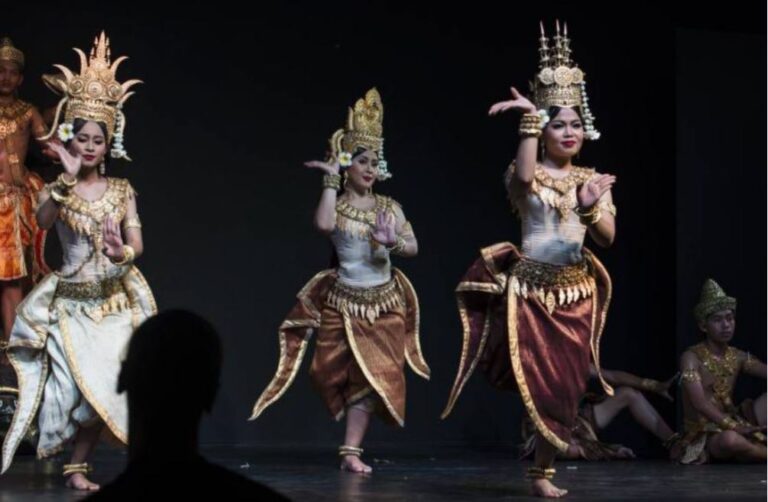 EEUU devuelve a Camboya 30 obras de arte jemeres robadas