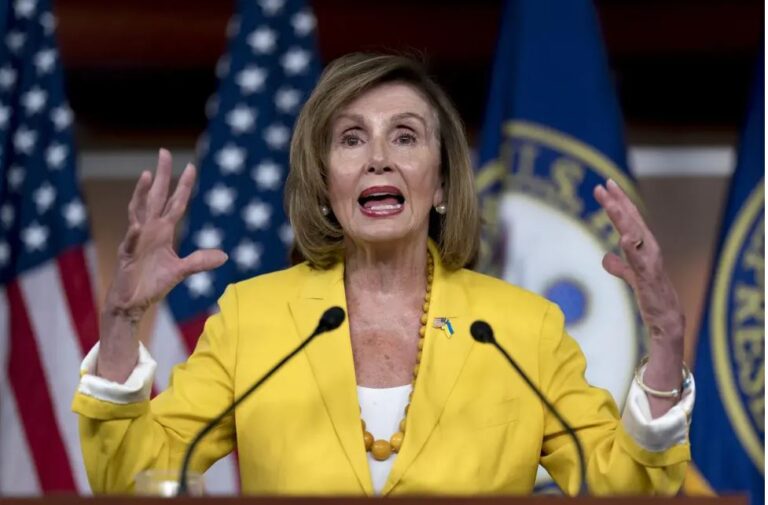 La demócrata Nancy Pelosi inicia gira por Asia y no menciona Taiwán