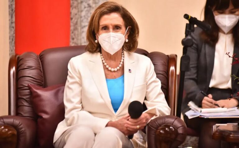 Nancy Pelosi dice que EEUU no abandonará a Taiwán; China protesta