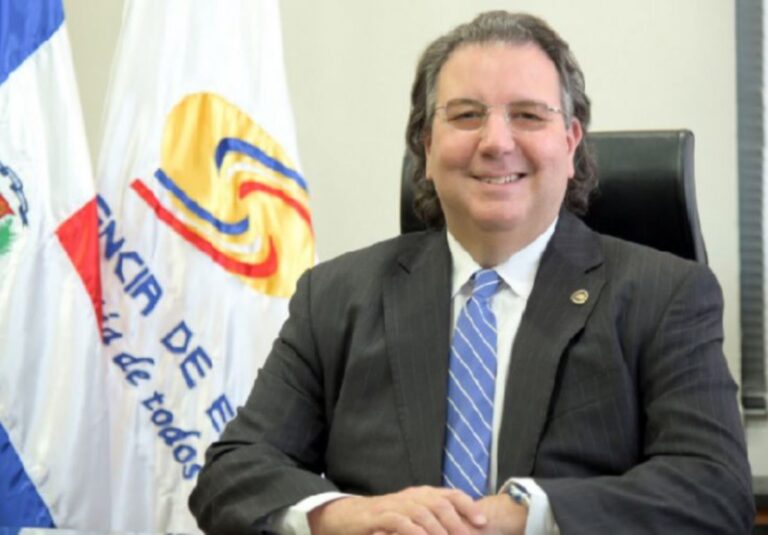 Rafael Aníbal Velazco renuncia al cargo de Superintendente de Electricidad y presidente del Consejo SIE