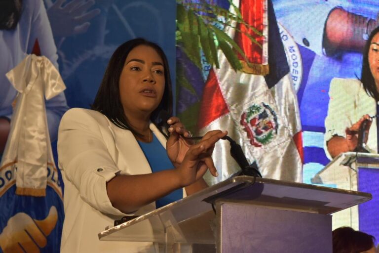 Diputada Leyvi Bautista anuncia aspiración a la Secretaria General de la Mujer del PRM