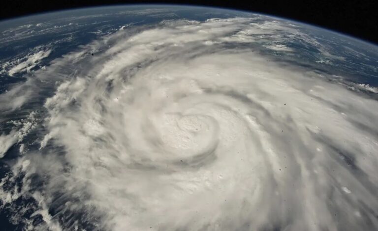 Florida se alista para ciclón de categoría 4
