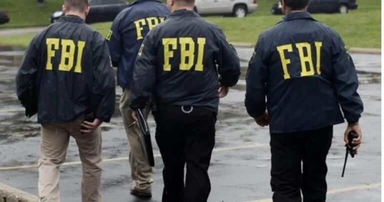 FBI enfrenta ola de amenazas alentadas por Trump, denuncian senadores de EEUU