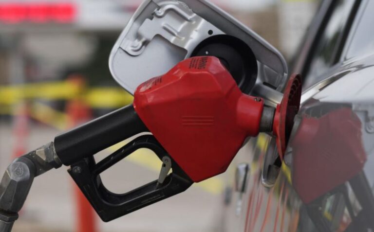 Colombia aumentará precio de la gasolina ante abultado déficit por subsidio