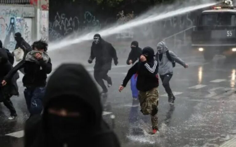 Estalla protesta de estudiantes Chile