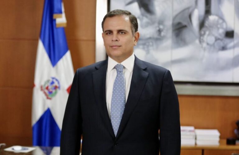 Educación: Gobierno justifica reducción del presupuesto