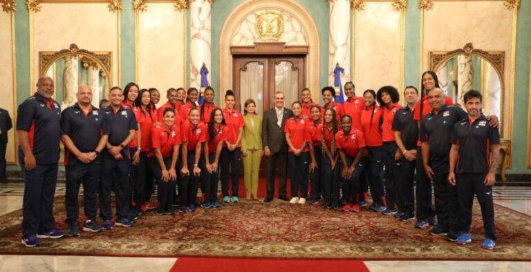 Presidente Abinader recibe en Palacio Nacional a las Reinas del Caribe tras su triunfo en la Copa Panamericana