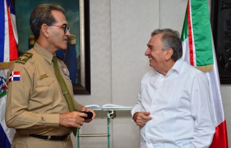 Ministro de Defensa recibe visita del Embajador de México en RD